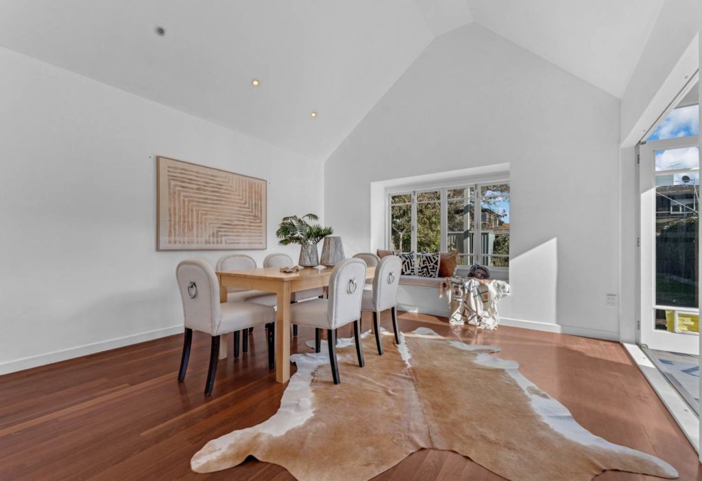 30 Cornwall Park Avenue, Epsom